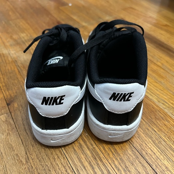SOLD Nike Sneakers - Picture 3 of 6